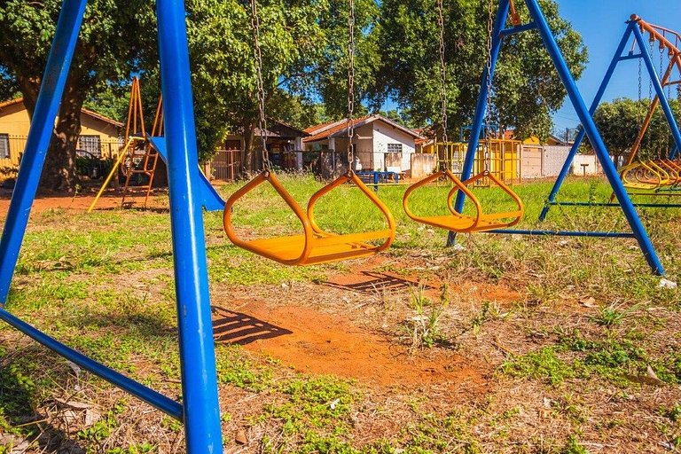 Completa , academia e parque ao ar livre , com ar