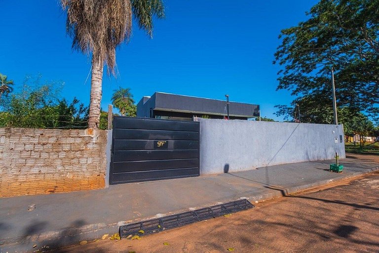 Completa , academia e parque ao ar livre , com ar