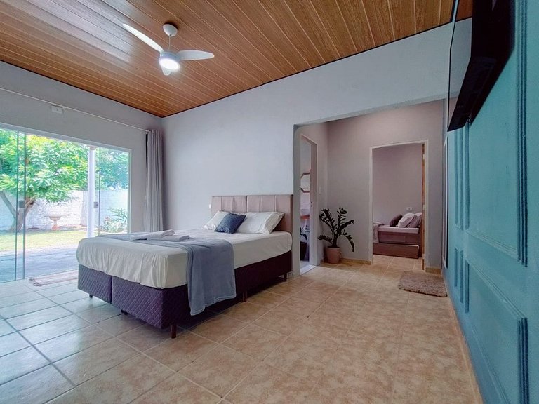 Casa agradável com jacuzzi, área de lazer, enxoval