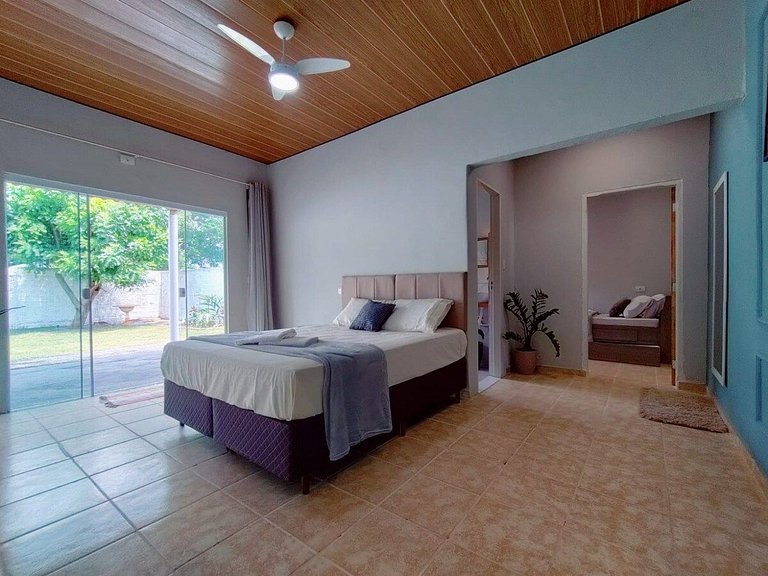 Casa agradável com jacuzzi, área de lazer, enxoval