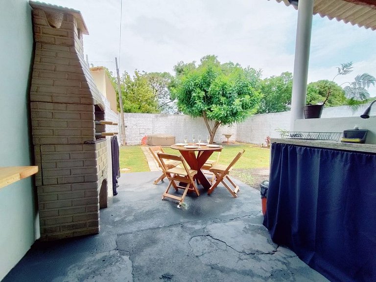 Casa agradável com jacuzzi, área de lazer, enxoval