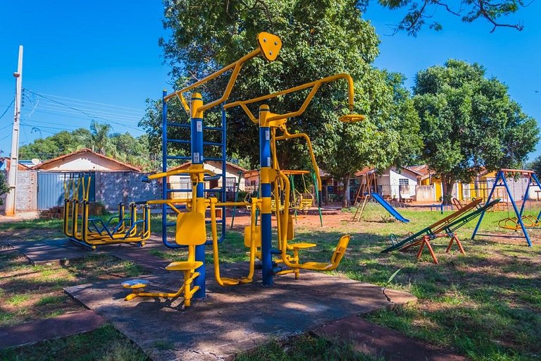Completa , academia e parque ao ar livre , com ar