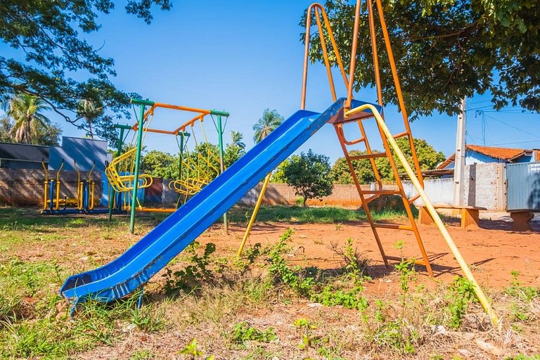 Completa , academia e parque ao ar livre , com ar