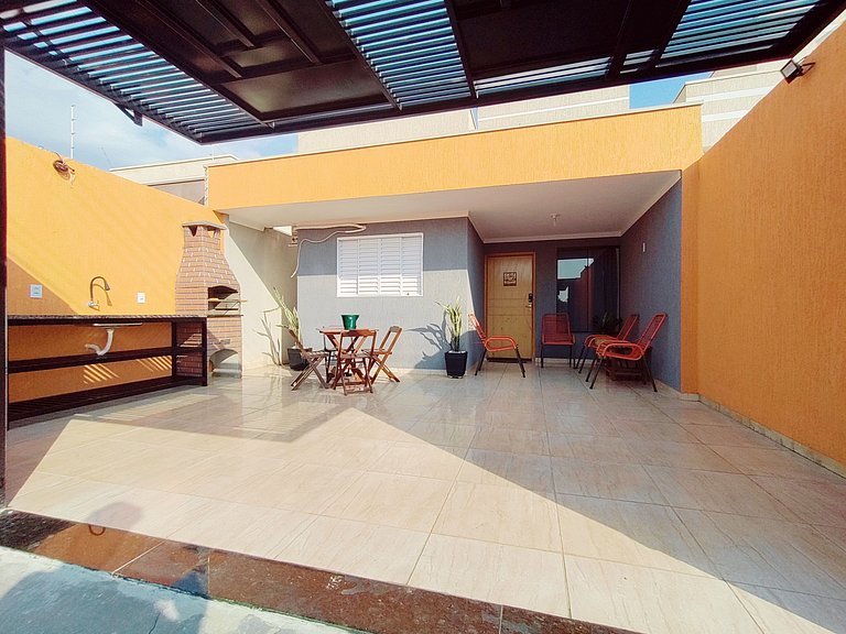 casa completa, 2 quartos com ar-condicionado, no centro hote