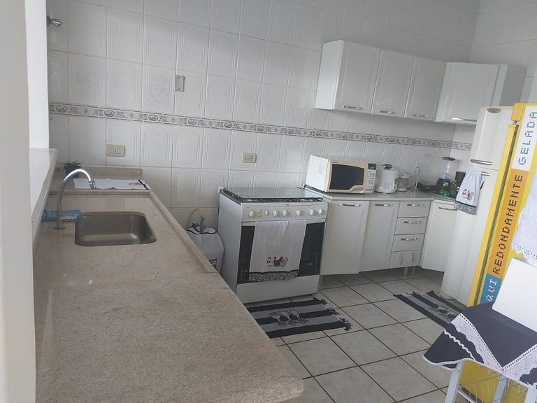 2 suítes, área externa ampla