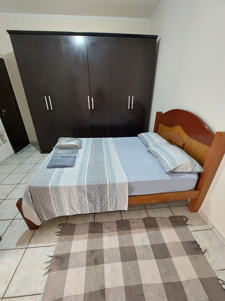 2 suítes, área externa ampla