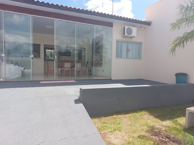 casa completa, 2 suítes e grande área externa