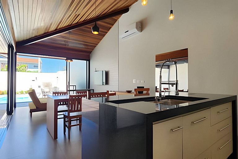 Belíssima casa com piscina